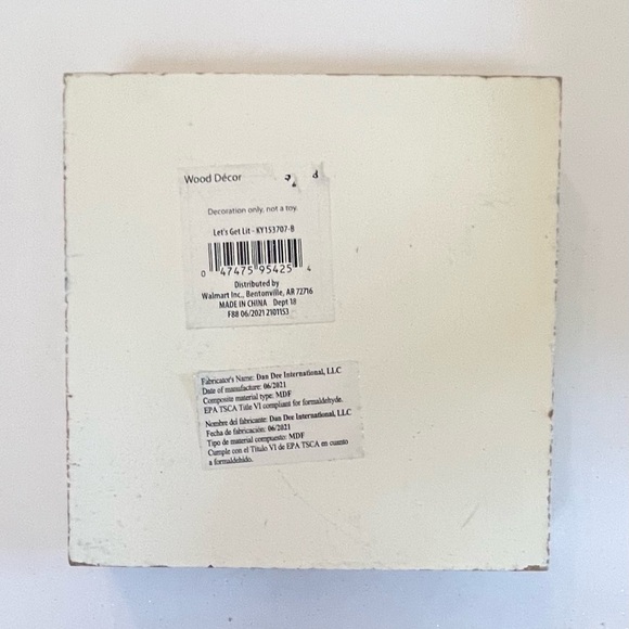 “Let’s get lit” Hanukkah free standing wooden decor sign - Picture 3 of 3